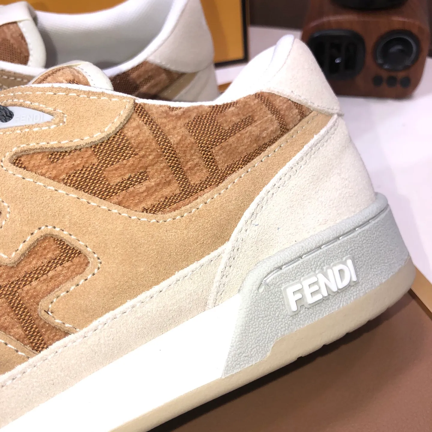 Men's men's shoes 💰600💰 Fendi 2023 latest couple model 🔥 Many 💑 stars have the same style FD match Original one-to-one replica Designer Kim Jones's first sneaker fendi match and Donkey brand Trainer basketball sneakers Material: Original silk leather Lining: Breathable mesh Packaging: Original 1:1 matching high-end packaging Size: Female 35-40 Male 38-44 (45 46. Custom-made (no return or exchange)